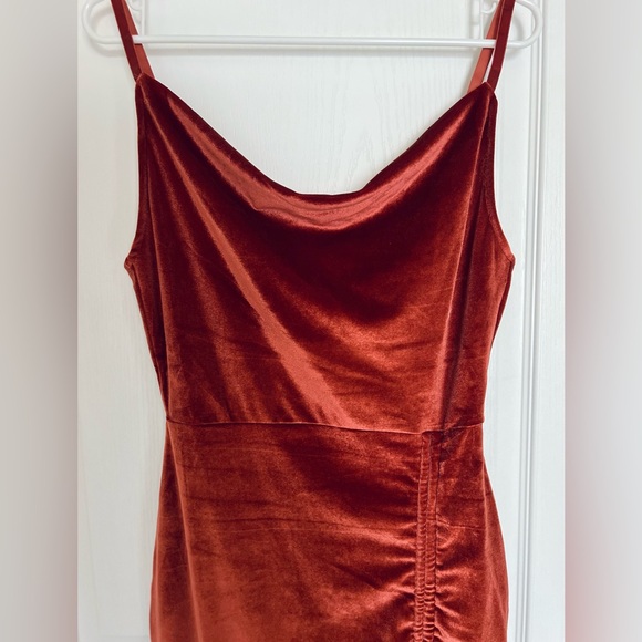Joyfolie Velvet Mini Dress in Cinnamon - Picture 3 of 9